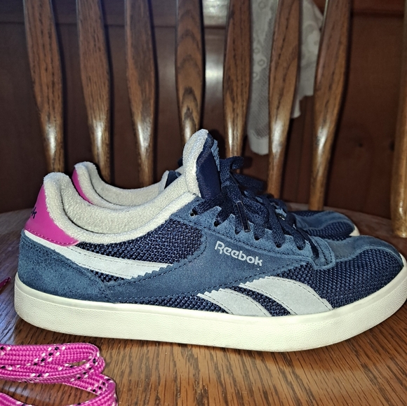 Women's size 6 Reebok pink, blue and white sneaker - Picture 6 of 7